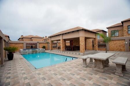 3 Bedroom Apartment in Ravenswood