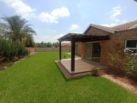 3 Bedroom Simplex in Heuwelsig Estate