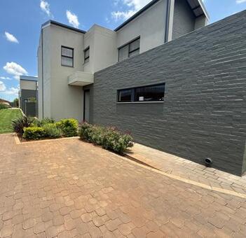 3 Bedroom Townhouse in Midstream Meadows