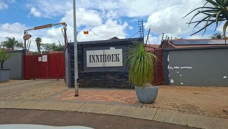 2 Bedroom Townhouse in Zwartkop