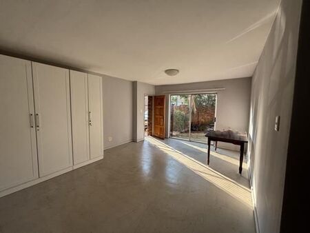 2 Bedroom Townhouse in Die Hoewes