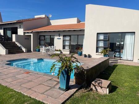 3 Bedroom House in Santareme