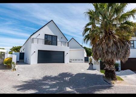 4 Bedroom House in St Francis Bay