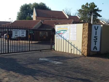 1 Bedroom Apartment in Die Hoewes