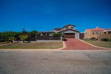 3 Bedroom House in Santareme