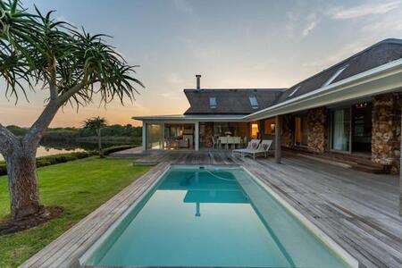 4 Bedroom House in Kromme River