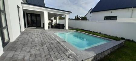 5 Bedroom House in St Francis Links