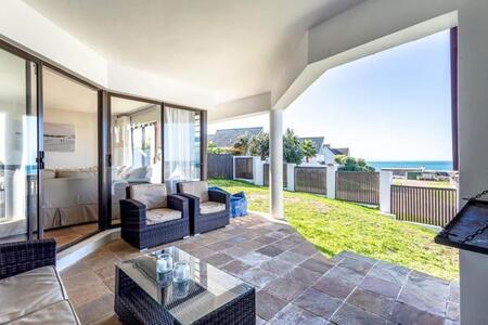 5 Bedroom House in St Francis Bay