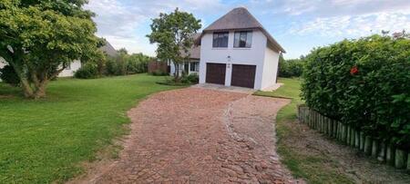 5 Bedroom House in St Francis Bay