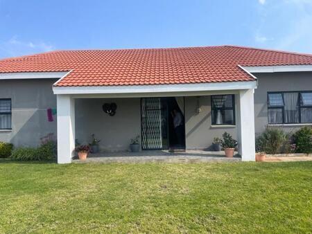 2 Bedroom House in Santareme
