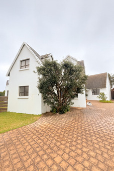 5 Bedroom House in St Francis Bay