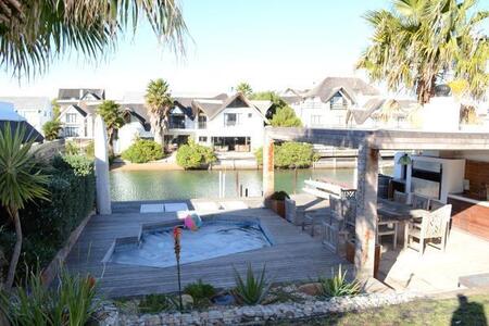 4 Bedroom House in St Francis Bay Canals