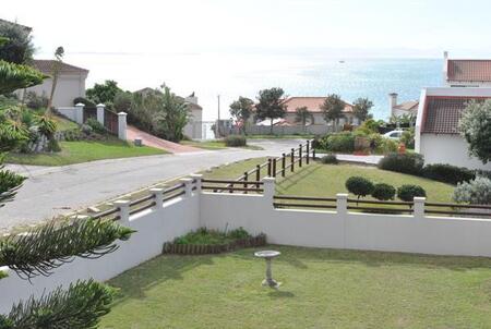 4 Bedroom House in Santareme