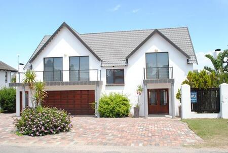 4 Bedroom House in St Francis Bay Canals