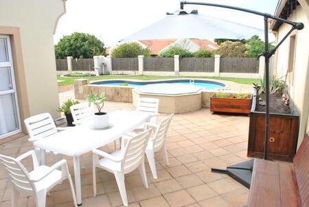 3 Bedroom House in Santareme