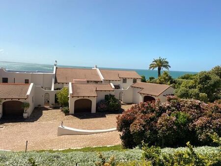 4 Bedroom Townhouse in Santareme