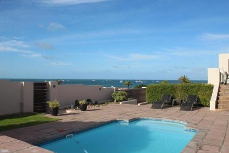 3 Bedroom House in Santareme