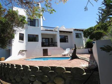4 Bedroom House in Santareme