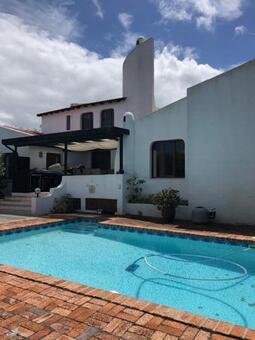 3 Bedroom House in Santareme