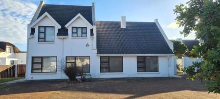 5 Bedroom House in St Francis Bay Canals