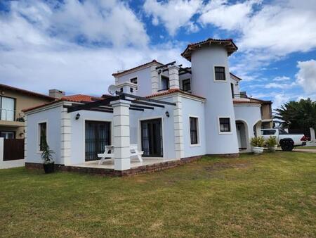 3 Bedroom House in Santareme