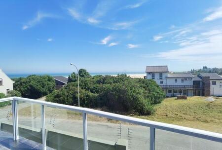 3 Bedroom Apartment in Aston Bay
