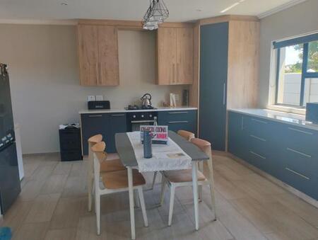 2 Bedroom House in Aston Bay