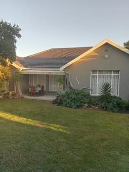 4 Bedroom House in Paradise Beach