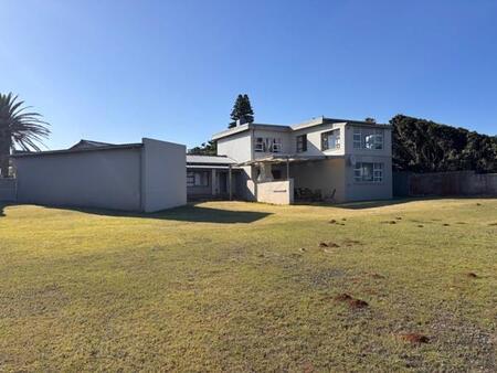 4 Bedroom House in Jeffreys Bay