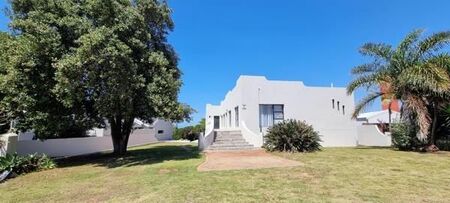 6 Bedroom House in Jeffreys Bay