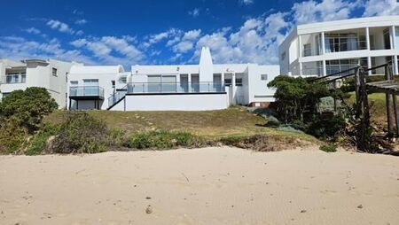 4 Bedroom House in Jeffreys Bay