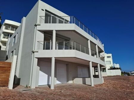 4 Bedroom Penthouse in Brookes Hill