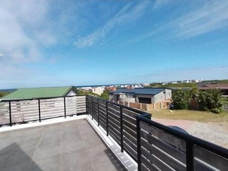 4 Bedroom House in Cape St Francis