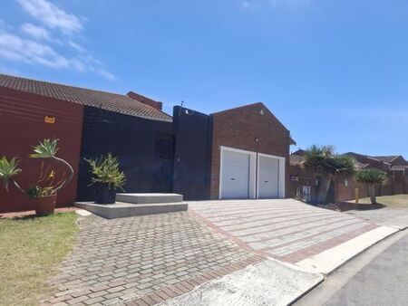 3 Bedroom Townhouse in South End