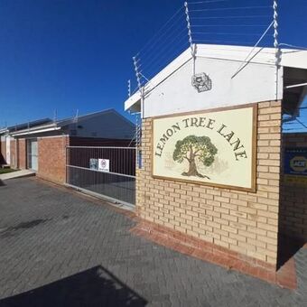 2 Bedroom Townhouse in Lorraine Manor