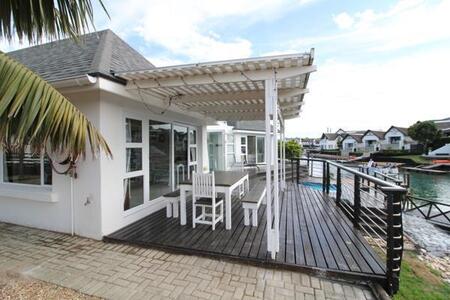 6 Bedroom House in St Francis Bay Canals