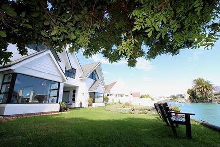 5 Bedroom House in St Francis Bay Canals