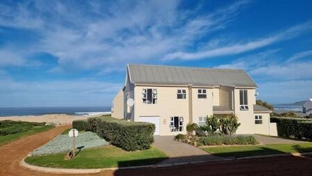 3 Bedroom House in Oyster Bay