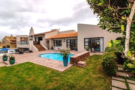 4 Bedroom House in Santareme