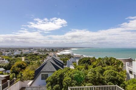 6 Bedroom House in St Francis Bay