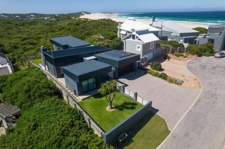 5 Bedroom House in Cape St Francis