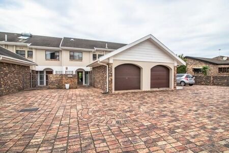 3 Bedroom Townhouse in Beacon Bay