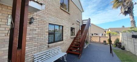 2 Bedroom Flat in Wavecrest