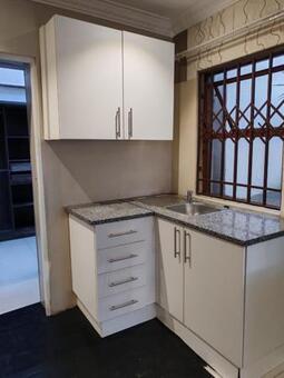 Bachelor apartment in Bramley