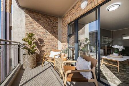 1 Bedroom Apartment in North Riding Ah