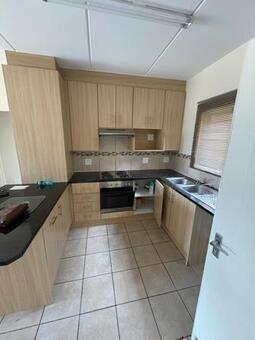2 Bedroom Apartment in Olivedale