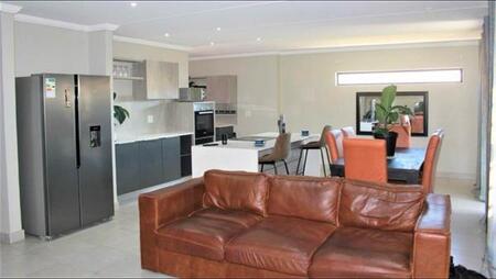 4 Bedroom Townhouse in Nietgedacht Ah