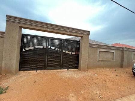 3 Bedroom House in Lehae