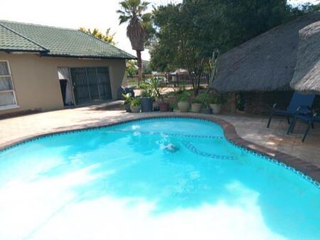 4 Bedroom House in Mayfield Park