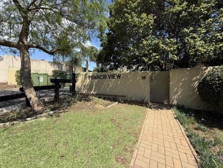 3 Bedroom Townhouse in Mondeor